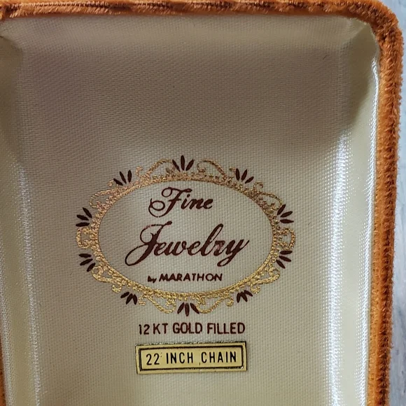 Marathon 12k GF Flower Locket - Picture 2 of 16